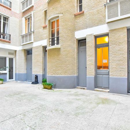 Newly Renovated Studio Under The Parisian Roofs - Arc De Triomphe Apartment Bagian luar foto