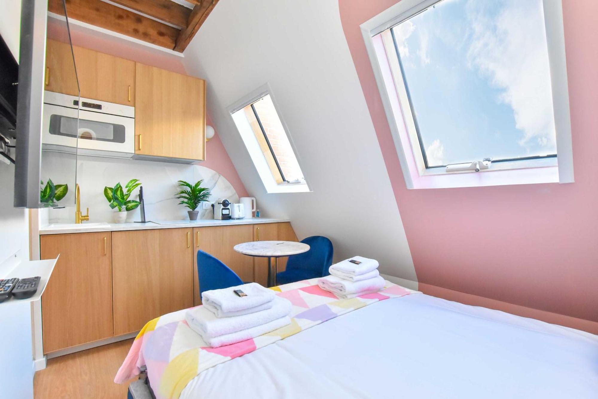 Newly Renovated Studio Under The Parisian Roofs - Arc De Triomphe Apartment Bagian luar foto