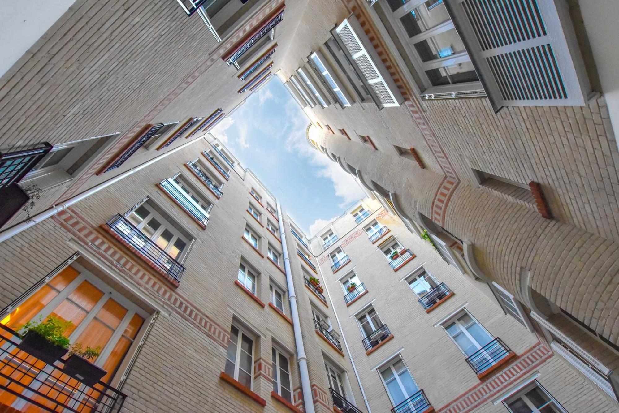 Newly Renovated Studio Under The Parisian Roofs - Arc De Triomphe Apartment Bagian luar foto